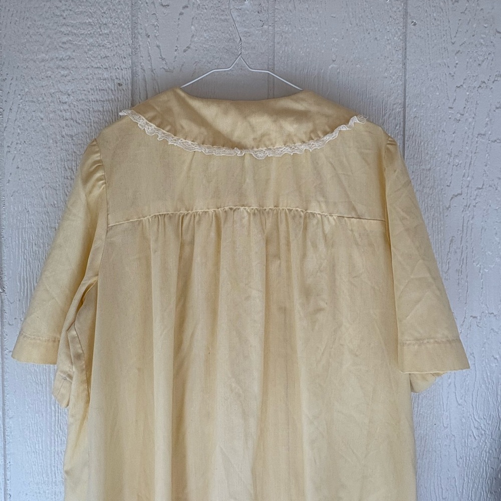 Vintage Yellow Button-Down House Coat Large Missing one Button - Picture 6 of 6